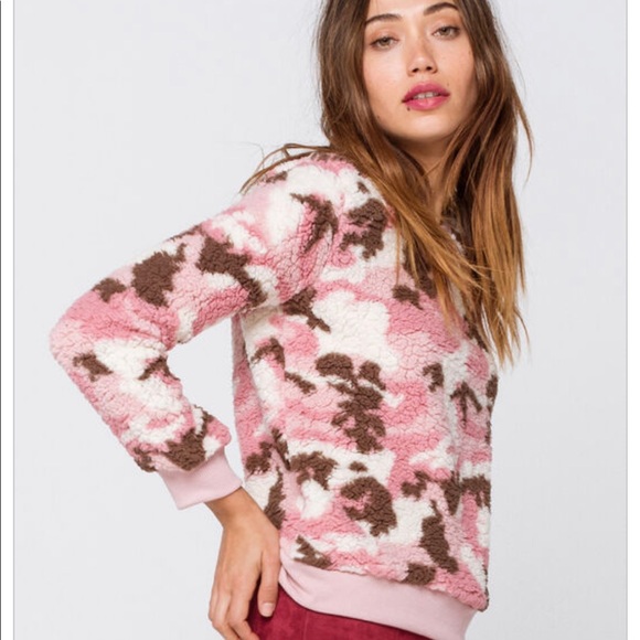 Full Tilt Tops - Full Tilt Pink Camo Teddy  sweatshirt Sz M